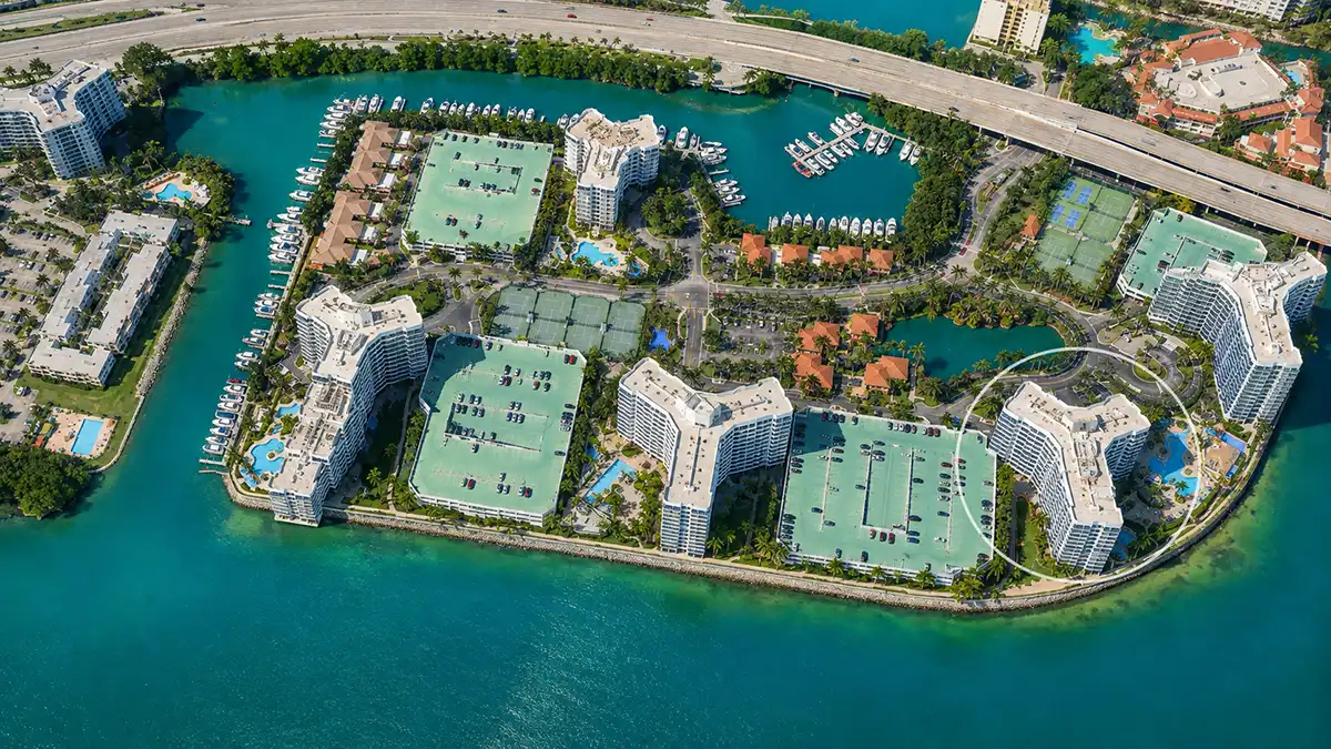 Photo of Mystic Pointe Tower 200